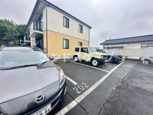 ウィステリアの駐車場|高崎、前橋のお部屋探しはエンドスケープまで！お客様の理想お聞かせ下さい♪
