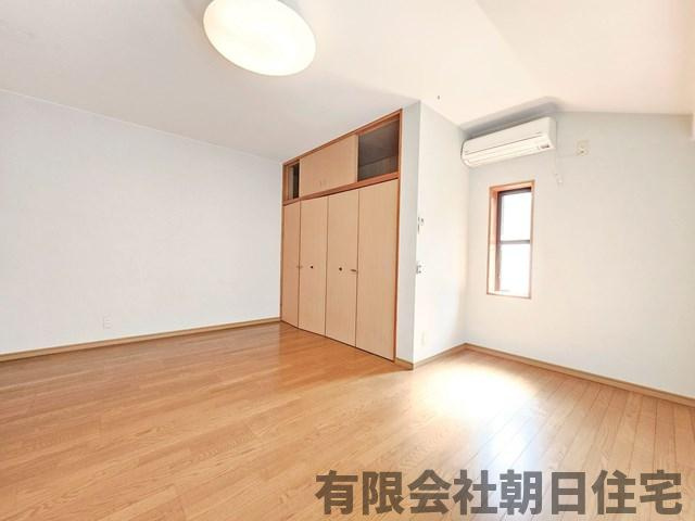 【洋室】 | 鹿島町古浦中古戸建 | 落ち着いた色調の洋室です