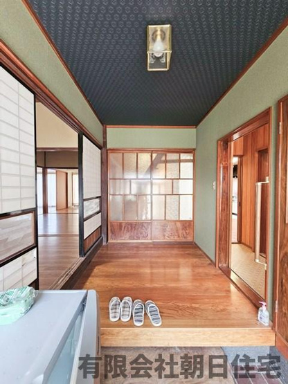 【玄関】 | 鹿島町古浦中古戸建 | 収納もある玄関です