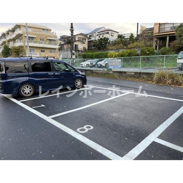 ドエル南浦和の駐車場