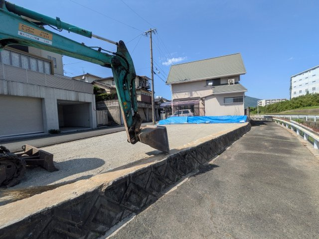 山手三丁目21番1号（B-39）の前面道路含む現地写真
