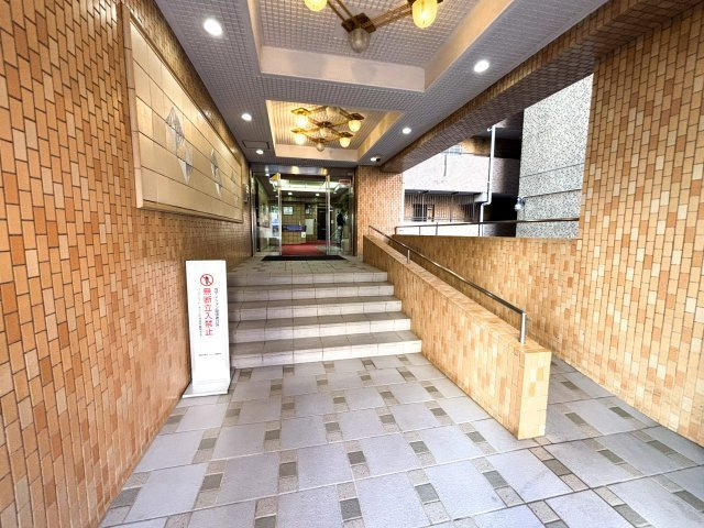 朝日広尾マンションのエントランス|朝日広尾マンション：夜間オートロック付きマンションです！