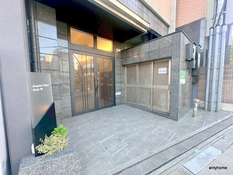 フロンティアタワー九条Ⅲ　仲介手数料無料のエントランス