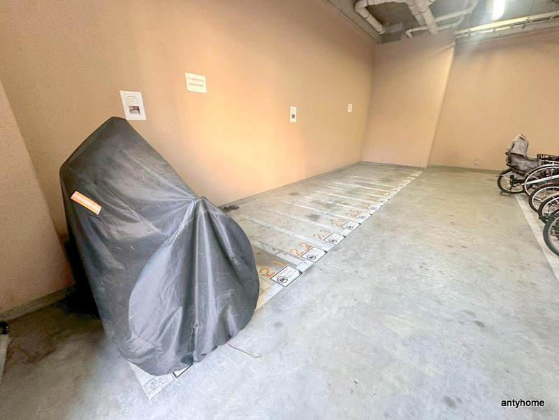 フロンティアタワー九条Ⅲ　仲介手数料無料の駐車場