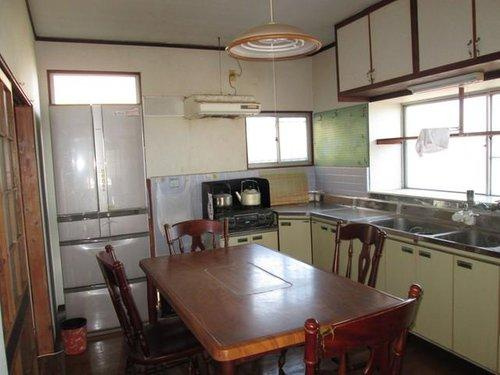 別府市亀川四の湯町のキッチン