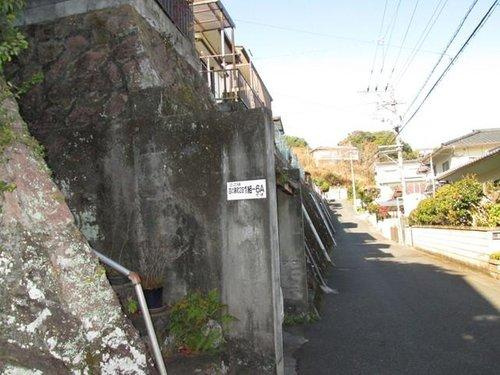 別府市亀川四の湯町の前面道路含む現地写真