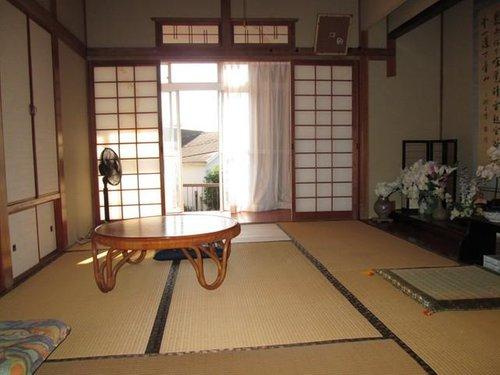別府市亀川四の湯町の和室