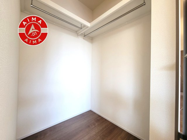 古賀市千鳥2丁目第1-2棟（1号棟）の収納|洋服や大きな荷物が多い方や人数の多いご家族などは、一般的なクローゼットよりもウォークインクローゼットのほうが使い勝手が良いです。
