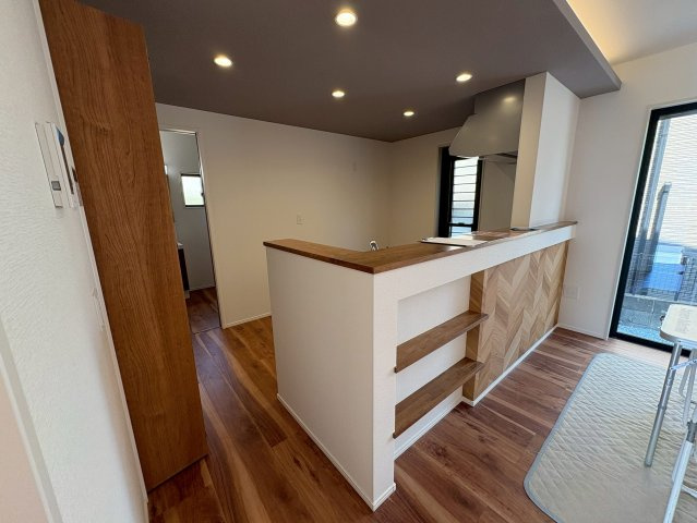 田川市伊田10期　新築戸建てのキッチン|下がり天井がオシャレなキッチン♪