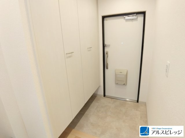 みよしみずほ台サンライトマンションC棟の玄関|お家の顔である玄関がいつも片ずく大容量シューズボックス
