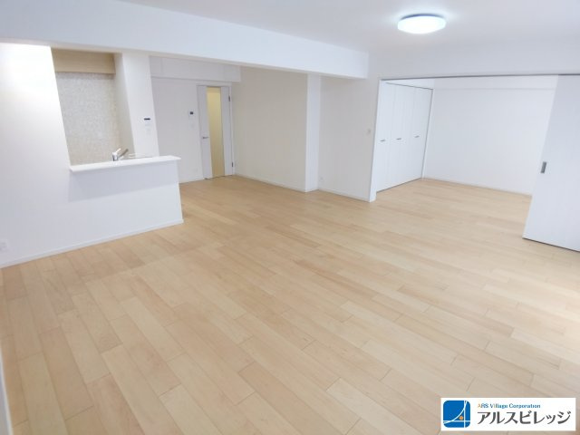 みよしみずほ台サンライトマンションC棟の居間・リビング|広々とした約20.5帖のLDK
