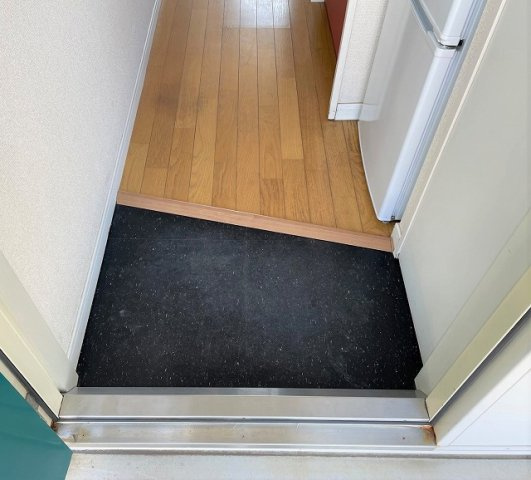 レオパレスサニーヒルの玄関