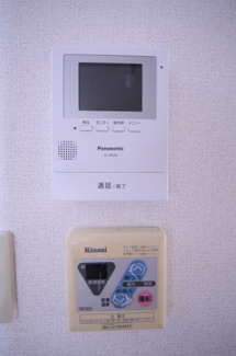 【セキュリティ】 | ロイヤルハイツ（マンション） | カメラ付インターホンと給湯器リモコンです