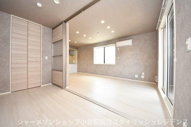 イゾラ の居間・リビング