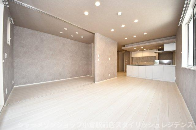 イゾラ の居間・リビング