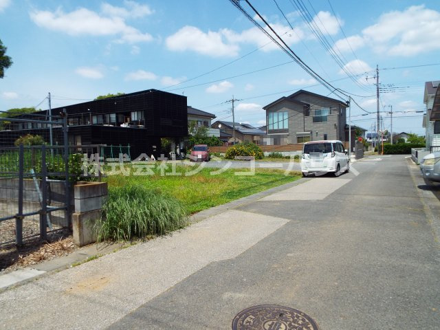 【前面道路含む現地写真】 | 久喜市原　土地 | 白岡駅からバスが出ており、近隣バス停「原（久喜市）」より徒歩約6分です。
