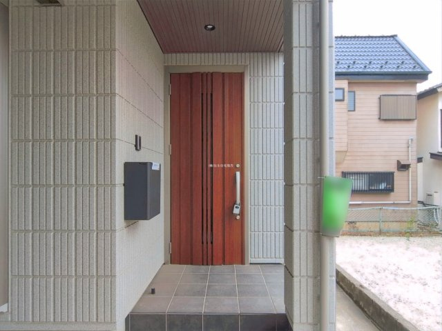 富士見市渡戸３丁目の中古一戸建の玄関