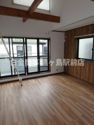 坂戸市泉町中古戸建の居間・リビング