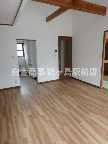 坂戸市泉町中古戸建の居間・リビング