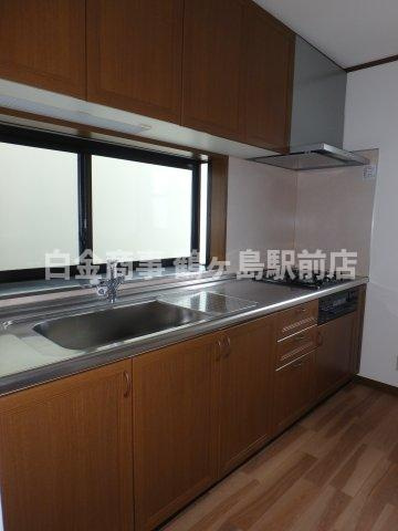 坂戸市泉町中古戸建のキッチン