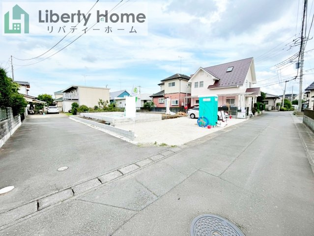 土浦市右籾第13　新築戸建の前面道路含む現地写真