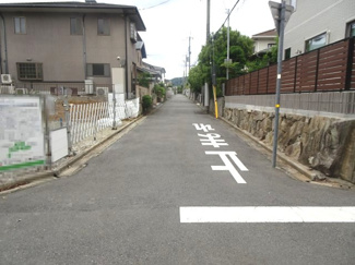 【前面道路含む現地写真】 | 川西市緑台4丁目2の21　新築一戸建て
