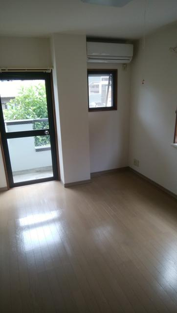 南西角部屋♪出窓付き♪