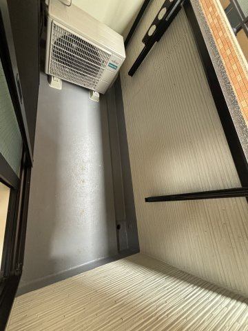 川崎市多摩区登戸のアパートのバルコニー