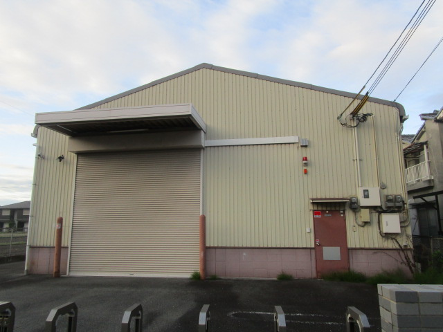 松原市一津屋４丁目の倉庫