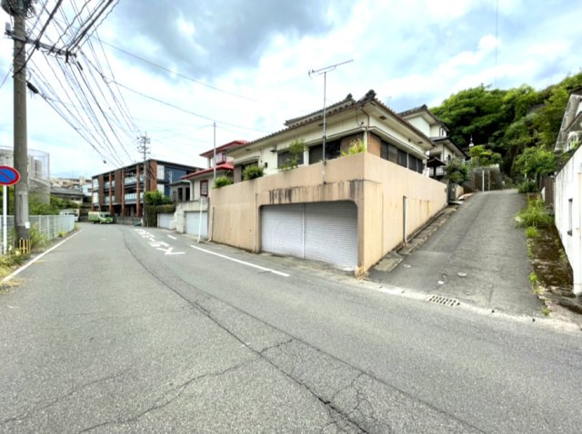 鹿児島市永吉二丁目戸建の前面道路含む現地写真