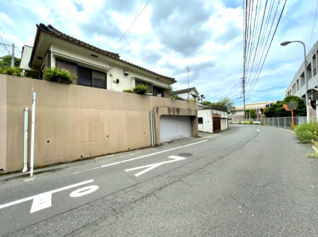 鹿児島市永吉二丁目戸建の前面道路含む現地写真