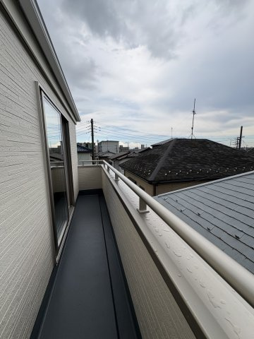 八潮市　八潮6丁目　新築戸建　全2棟のバルコニー|外からの目が気にならないバルコニーで洗濯物が干せます
