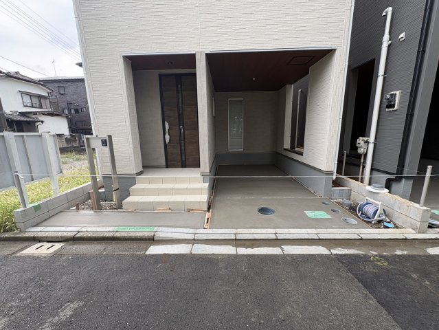 八潮市　八潮6丁目　新築戸建　全2棟の駐車場|駐車場に車を止められます