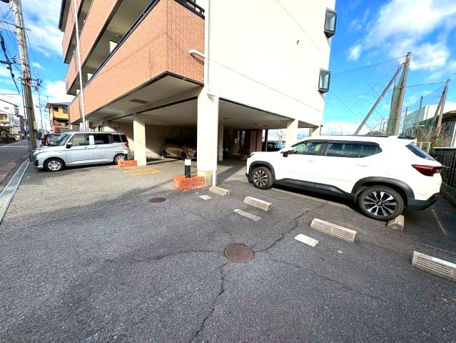 スタンドアップ野々上の駐車場