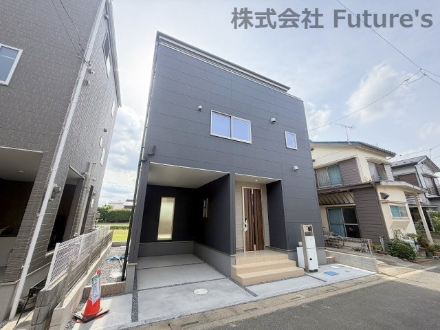 三郷市彦川戸1丁目　新築戸建　全1棟の外観|買い物・外食・日用品が揃うピアラシティ近くで子育てに嬉しい住環境