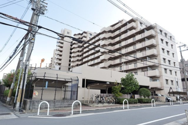 キャステージパーク1番街のその他共用部分|◆綺麗に整備された共用部分や植栽が、管理体制の良さを感じさせます♪
敷地内には駐輪場・駐車場も整い、ファミリー層にも嬉しい住環境♪