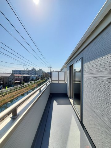 八潮市　八潮6丁目　新築戸建　全2棟のバルコニー|施工例です