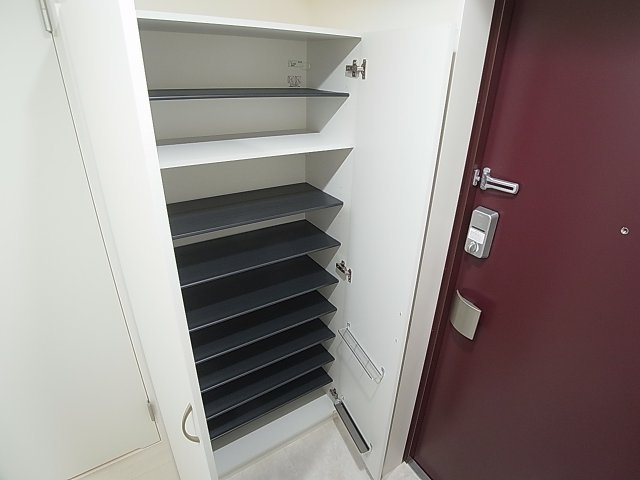 エクセレンス藤井の玄関|大きなシューズBOXを完備してます