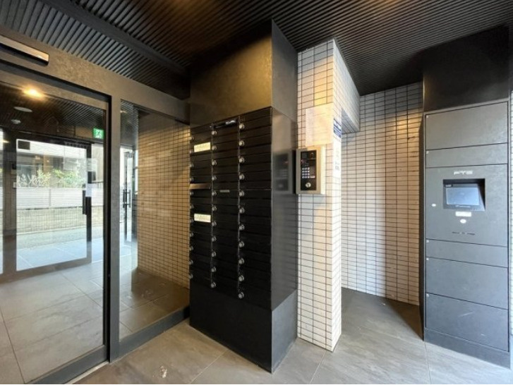 目黒区五本木２丁目の賃貸マンションのエントランス