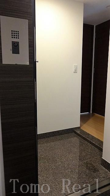 コンフォリア赤坂の玄関