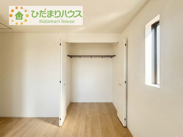 【収納】 | 土浦市神立町第8　新築戸建　3号棟 | 大容量のクローゼット！ハンガーパイプ付き。
洋服をかけて収納すれば、「何を持っているか」忘れることもありません！