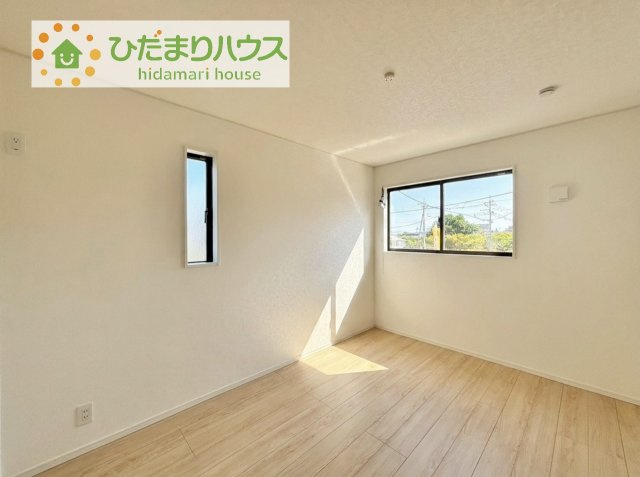 【洋室】 | 土浦市神立町第8　新築戸建　3号棟 | 窓が多く、明るい空間を演出してくれます(*^^*)