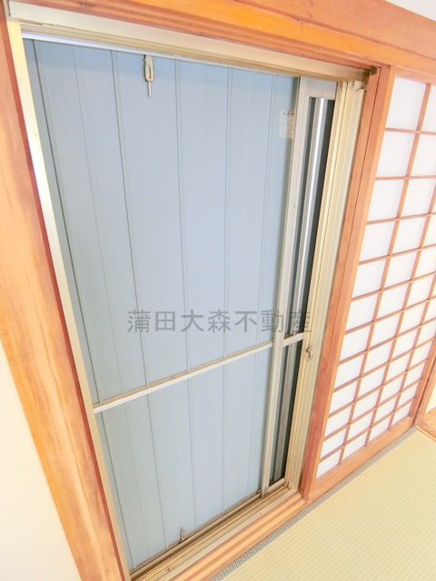 大田区北糀谷貸家の設備|シャッター