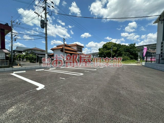 サクラヴィラージュ津福の駐車場