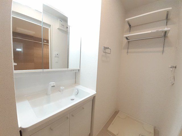 福津市津屋崎７丁目のアパートの洗面所|忙しい朝には欠かせない洗面所です