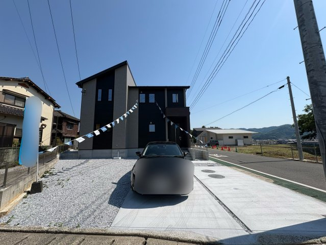田川市宮尾町2期　新築戸建ての前面道路含む現地写真|駐車場は3台駐車可能♪