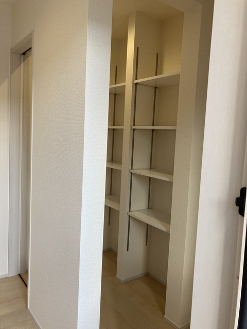 鴻巣市鴻巣　新築戸建全３棟の収納|玄関シューズインクローク