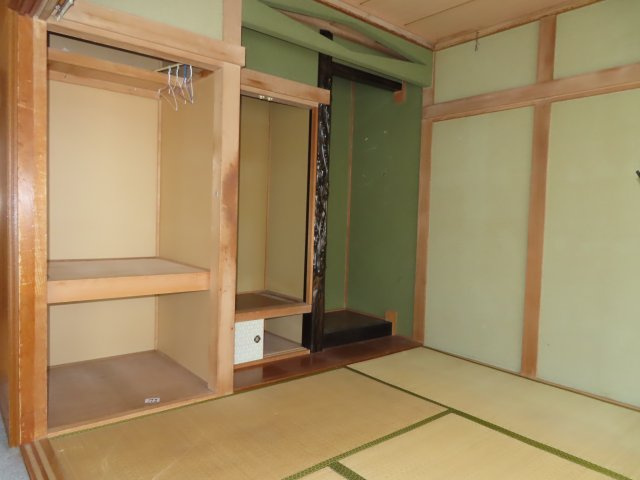 網走市駒場北４丁目４番１０号　中古売家の和室|【リフォーム前】1階北東側6帖和室の収納はクローゼットに変更予定です。
