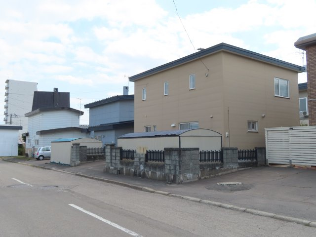 網走市駒場北４丁目４番１０号　中古売家の周辺|【現況】隣地を含めた全体像の写真です。