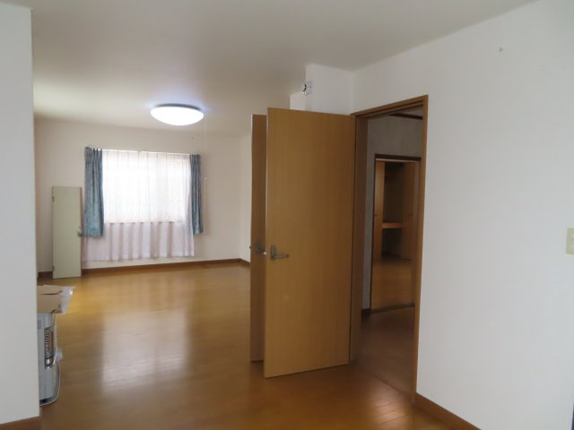 網走市駒場北４丁目４番１０号　中古売家の洋室|【リフォーム前】2階洋室はクリーニング致します。